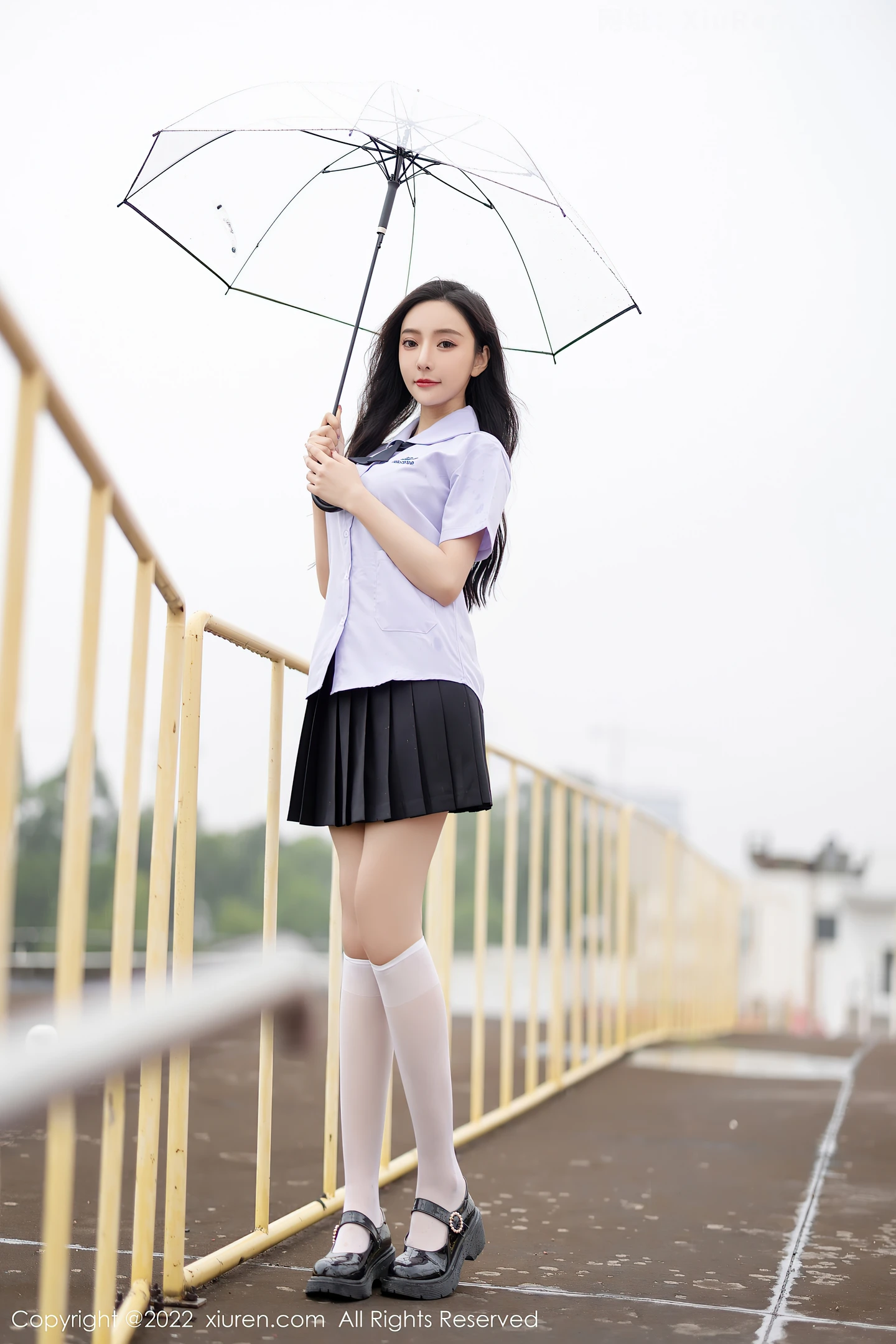 图片[2]-[XiuRen秀人网]VOL.4819 女神王馨瑶yanni户外半脱性感JK制服露蕾丝内衣完美诱惑写真66P-秀人网官方网站